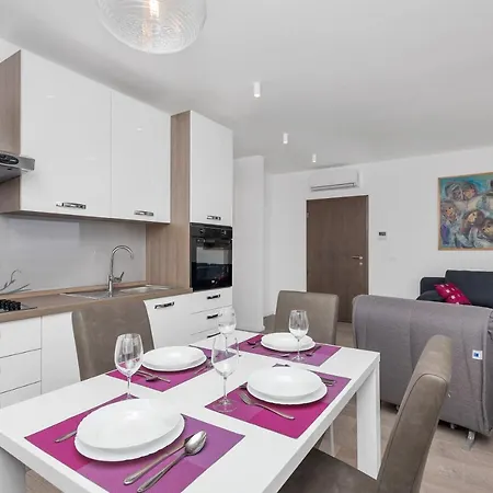 Apartment Mila Mare *