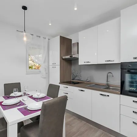 Mila Mare Apartment *